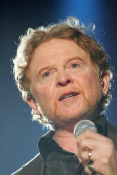 Zpěvák Mick Hucknall při vystoupení v Praze před čtyřmi lety.