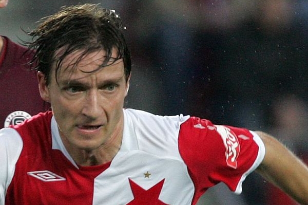 Vladimír Šmicer v podzimním derby se Spartou.