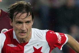 Vladimír Šmicer v podzimním derby se Spartou.
