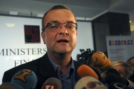 Zvyšuje jen končící ministr systematicky svou cenu na trhu?