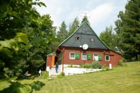 Paroubkov&aacute; prodala pozemky v okol&iacute; sv&eacute; chalupy v Horn&iacute;m Maxově.