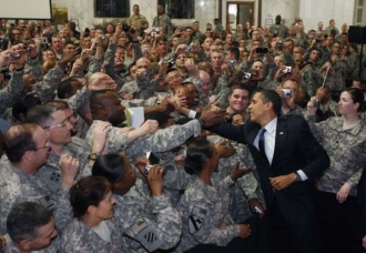 (Ne)čekaná návštěva. Obama u vojáků v Campu Victory v Bagdádu.