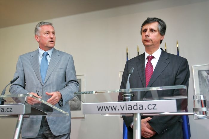 Mirek Topolánek předal Janu Fischerovi jména za ODS.