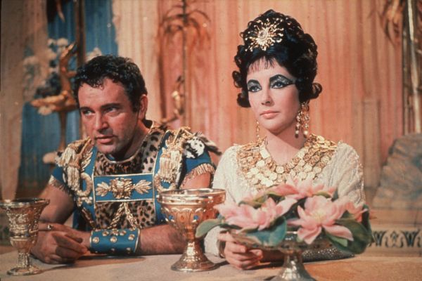 Antonia a Kleopatru si zahráli mimo jiné Richard Burton a E. Taylorová