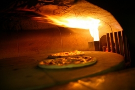 Horko je i dopadeným pizzovým sabotérům (ilustrační foto).