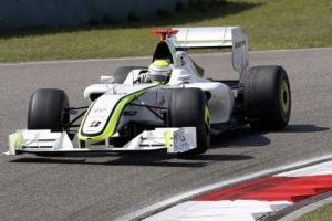Jenson Button ze st&aacute;je Brawn GP, aktu&aacute;ln&iacute; l&iacute;dr formule 1.