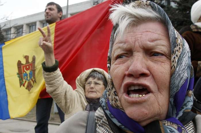 Po protivládnách demonstracích provládní. Za prezidenta Voronina. 
