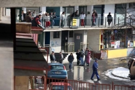 Exekuce sociálních dávek je jedním z důvodů, proč Češi odcházejí.