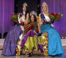 Trojice nejkrásnějších Slovenek během soutěže Miss.