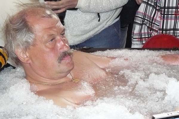 Rekordman se po deseti minutách začal třást, ale vydržel.