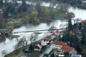 Politici v Černošicích planovali obchod s pozemky. Politici v Černošicích planovali obchod s pozemky.