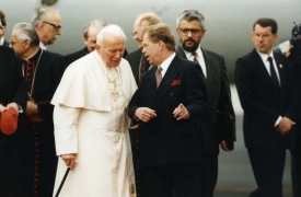 Poslední návštěva papeže v Česku se odehrála v roce 1997. Poslední návštěva papeže v Česku se odehrála v roce 1997.
