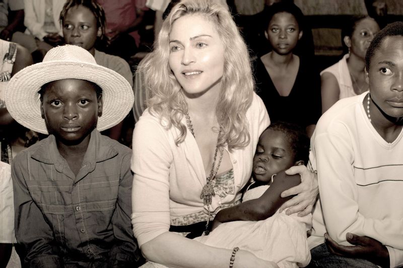 Madonna chce adoptovat holčičku Mercy.
