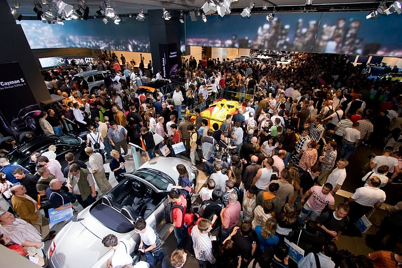 Předchozí ročník frankfurtského autosalonu nezájmem netrpěl.