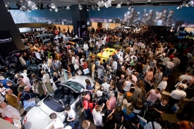Předchozí ročník frankfurtského autosalonu nezájmem netrpěl.