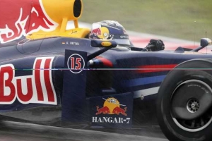 Sebastian Vettel zajistil Red Bullu první triumf v hostorii F1.