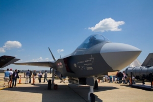 Lockheed-Martin F-35 Lightning na přehlídce.