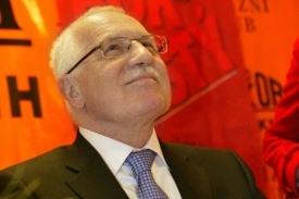 Klaus rasistický čin velmi striktně odsoudil. Označil ho za zrůdný.