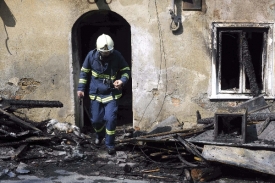V domě shořelo i všechno oblečení, děti neměly v čem jít do školy.
