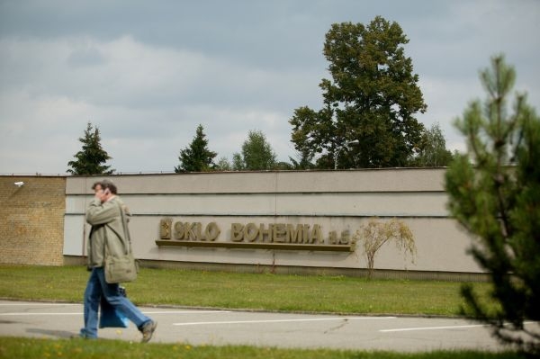 Světelské sklárny zajímají i politiky. Podle soudu až moc. 