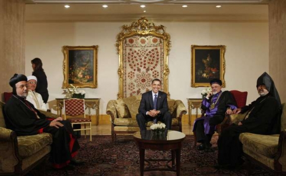 Zprostředkovatel Obama v Istanbulu. Vpravo arménský patriarcha. Zprostředkovatel Obama v Istanbulu. Vpravo arménský patriarcha.