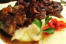Španělská specialita rabo de toro.