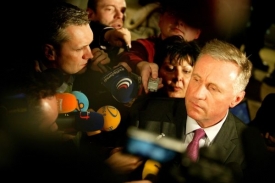 Mirka Topolánka (ODS) vystřídá Jan Fischer 9. května.