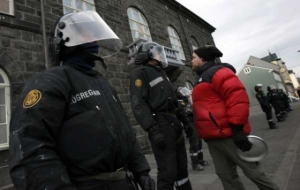 Předchozí vládu na Islandu položily krize a demonstrace.