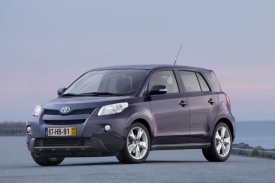 Toyota Urban Cruiser je dalším křížencem městského auta a SUV.