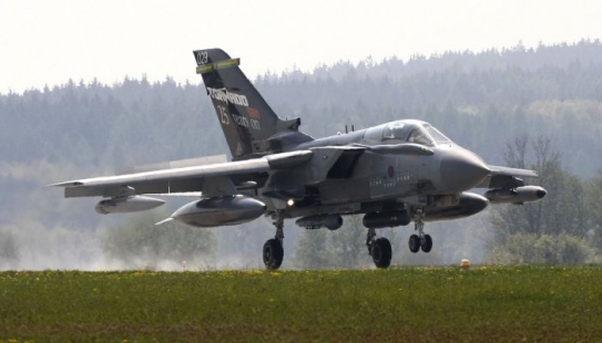 Přist&aacute;n&iacute;. Na cvičen&iacute; dorazily britsk&eacute; &uacute;točn&eacute; letouny torn&aacute;do.