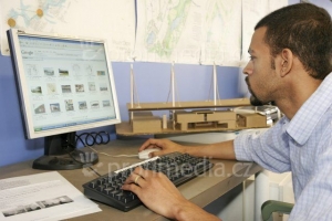 I lidé s vyšší kvalifikací jsou nyní ohroženi nezaměstnaností.