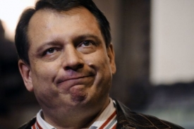 Jiří Paroubek se na ministerstvo pro lidská práva netváří nadšeně.