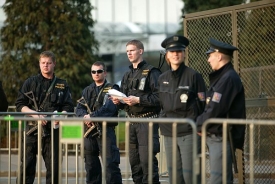 Kolem prezidenta hlídkovaly stovky policistů.