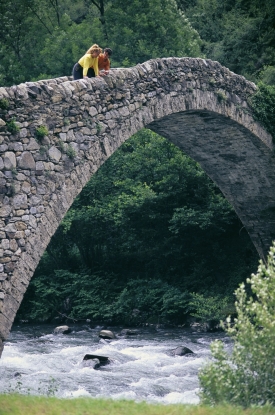 Most u města Andorra.