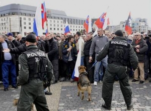 Demonstrace k výročí Slovenského štátu (Bratislava 2009).