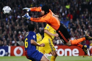 Petr Čech předvedl v zápase několik skvělých zákroků.