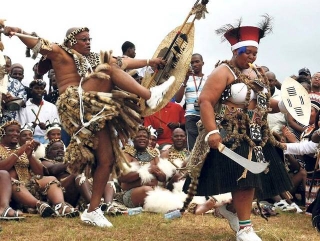 Zuma si bere za manželku Ntuli (2008).