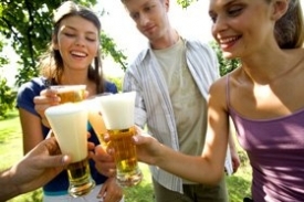 Pivo pro ženy se může pochlubit jemně kořenitou chutí. Pivo pro ženy se může pochlubit jemně kořenitou chutí.