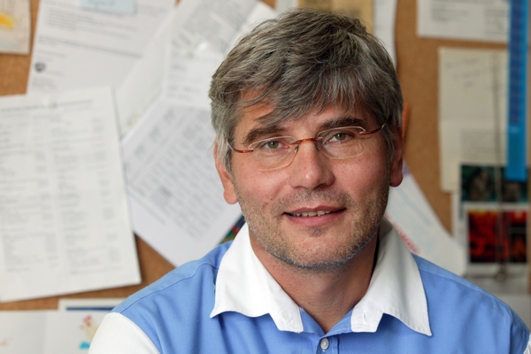 Epidemiolog Jiří Beran radí situaci nepodceňovat, ale nepanikařit.