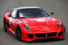Ferrari 599XX je na okruhu Fiorano jen o sekundu pomalejší než extrémní FXX s motorem uprostřed.