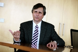 Jan Fischer zatím jména ministrů nezveřejní. Dohoda vázne.