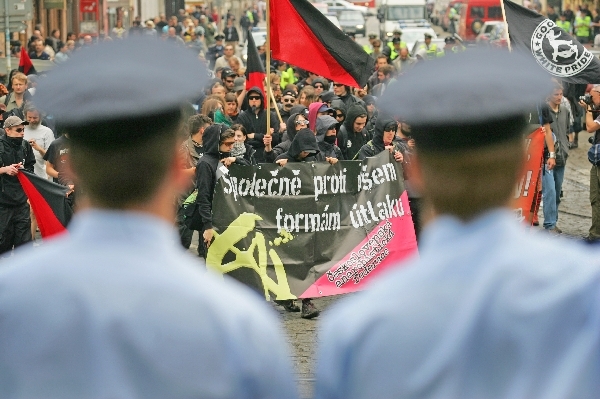 Průvod anarchistů prošel Prahou, policisté nemuseli zasahovat.