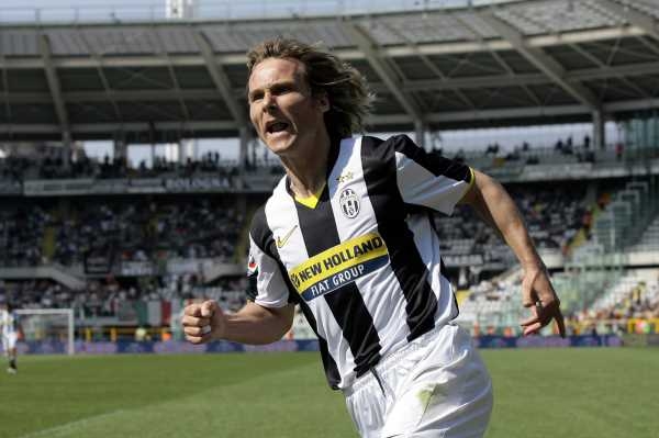 Záložník Juventusu Turín Pavel Nedvěd. Záložník Juventusu Turín Pavel Nedvěd.