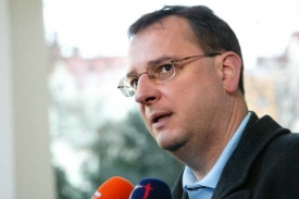 Podle Nečase není zvyšování mezd populistické gesto.