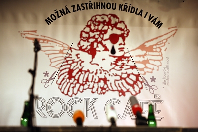 Reakce na zrušení hudby v Rock Café.