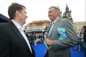 Odstupujícímu premiérovi Topolánkovi ani jedna z funkcí chybět nebude.