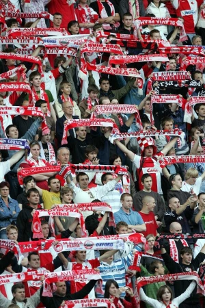 Fanoušci v edenu, domovském stánku fotbalistů Slavie.