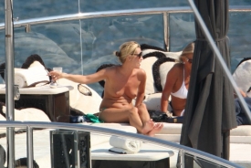 Kate Mossová na dovolené ve Francii.