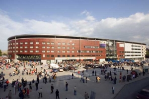 Stadion v Edenu v den svého otevření v květnu 2008. Stadion v Edenu v den svého otevření v květnu 2008.