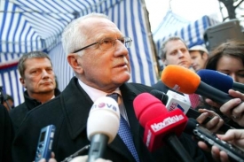 Klaus by prý mohl zkorumpovat některé senátory proti Lisabonu. Klaus by prý mohl zkorumpovat některé senátory proti Lisabonu.